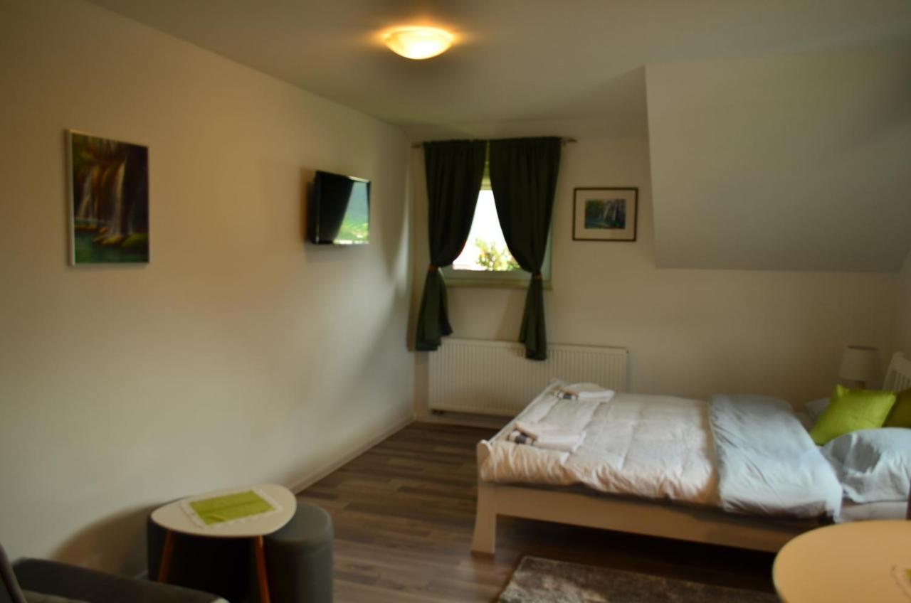 Katarica Hotell Korenica Eksteriør bilde