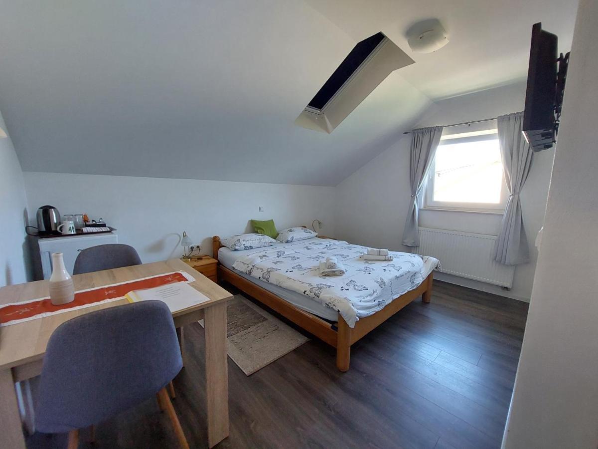 Katarica Hotell Korenica Eksteriør bilde