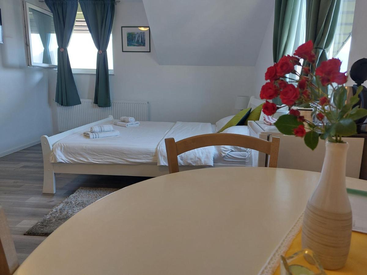 Katarica Hotell Korenica Eksteriør bilde
